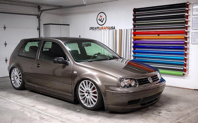 3M 2080-G211 Metallic Gloss Charcoal Vinyl
