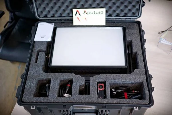 Aputure Nova P300c Kit Rgb Led Panel Videolight