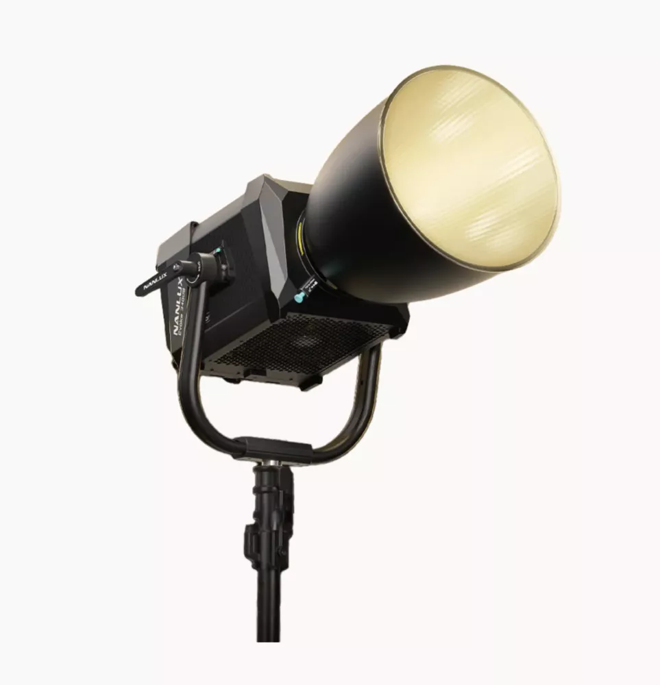 Nanlux Evoke 2400B Spot Light i Flight Case med 45° reflektor med Soft Bag