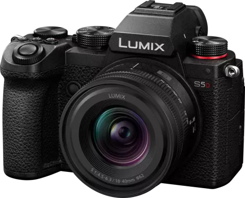 Panasonic Lumix S5D with S-R1840 F/4.5-6.3 KIT