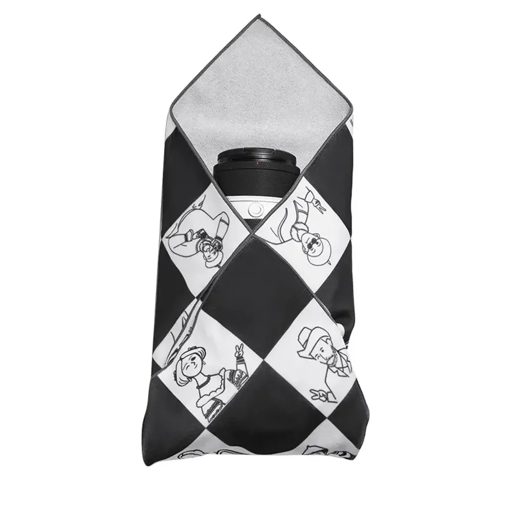 Ulanzi 17 Inch Protective Wrap   Black & White