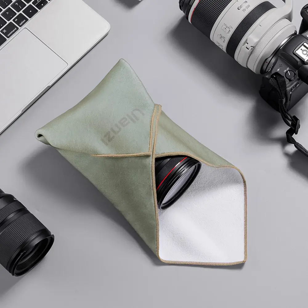 Ulanzi 17 Inch Protective Wrap   Green