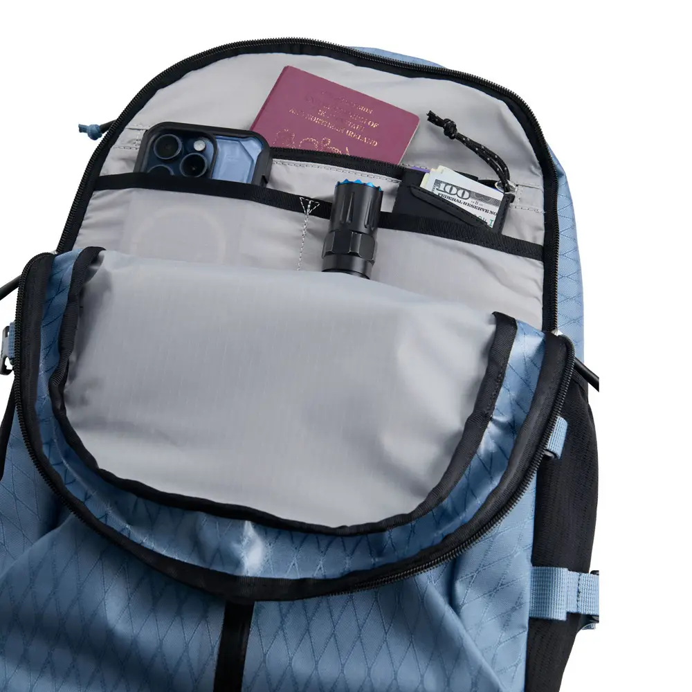 F Stop Guru 4 AIR   24 Liter Backpack Female Torso Version Spring Lake