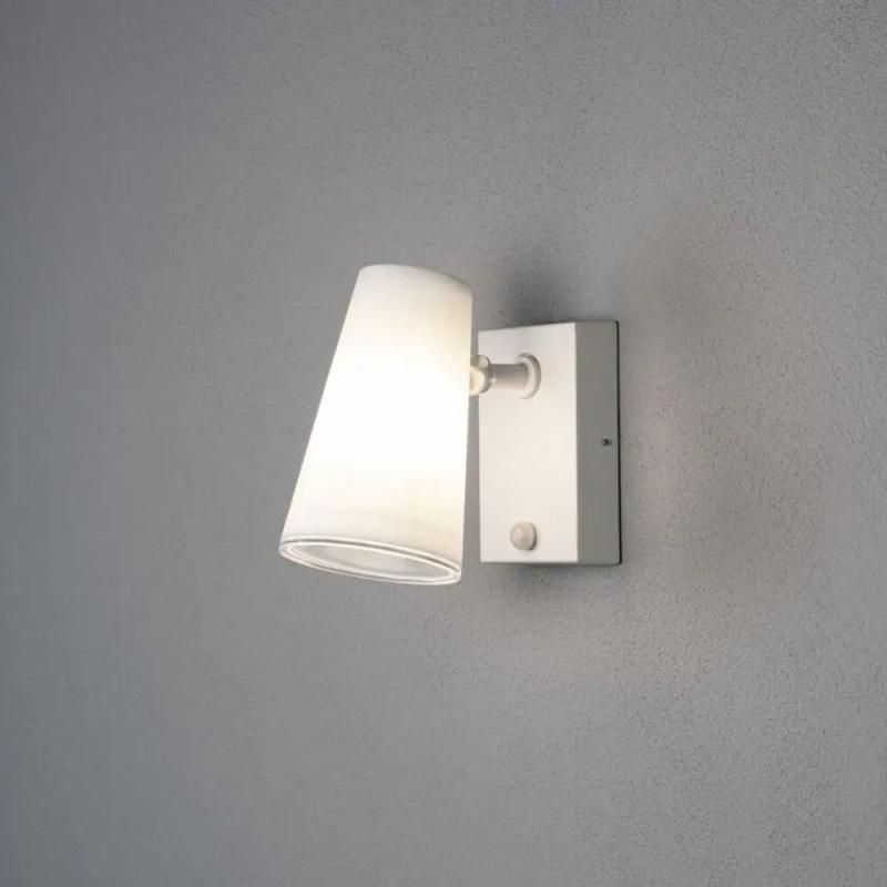 Fano Vägglykta Med Rörelsevakt E27 230-240V IP54 Vit Konstsmide