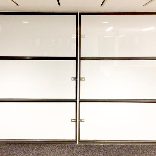 Self adhesive whiteboardwallpaper with glossy finish 120cm wide