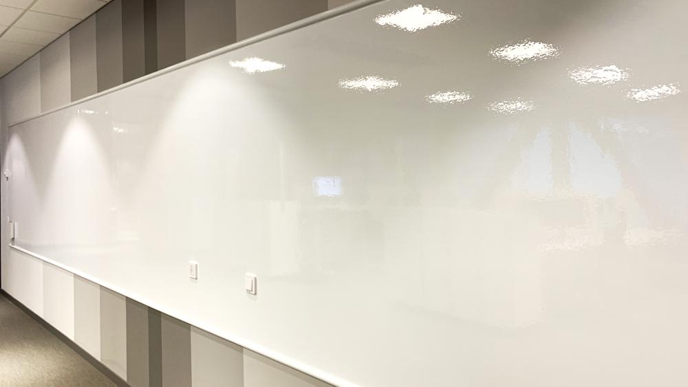 Whiteboard covering from one wall to another across corners