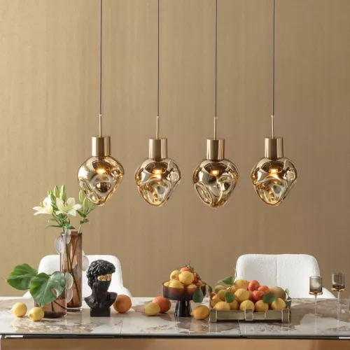 Taklampa Supernova Amber, 120 cm, Guld, mått 160 x 110 x 25 cm, placerad i rumsmiljö