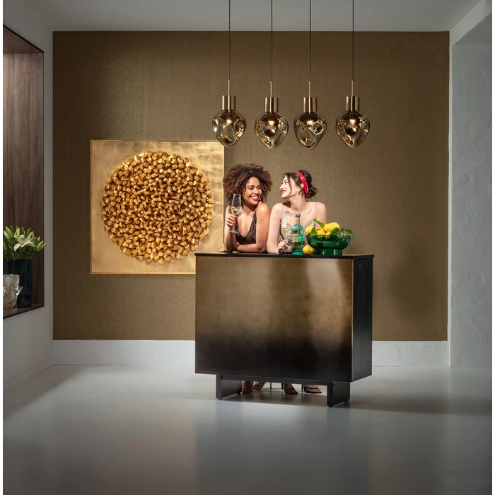 Taklampa Supernova Amber, 120 cm, Guld, mått 160 x 110 x 25 cm, placerad i rumsmiljö