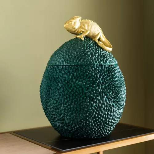 Dekorskrin Jackfruit Chameleon grön 41 cm, Grön/Guld, mått 41 x 26 x 27 cm, placerad i rumsmiljö
