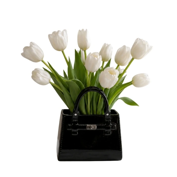 Vas Black Purse svart, 24 cm, mått 24 cm, med fokus på material och ytstruktur