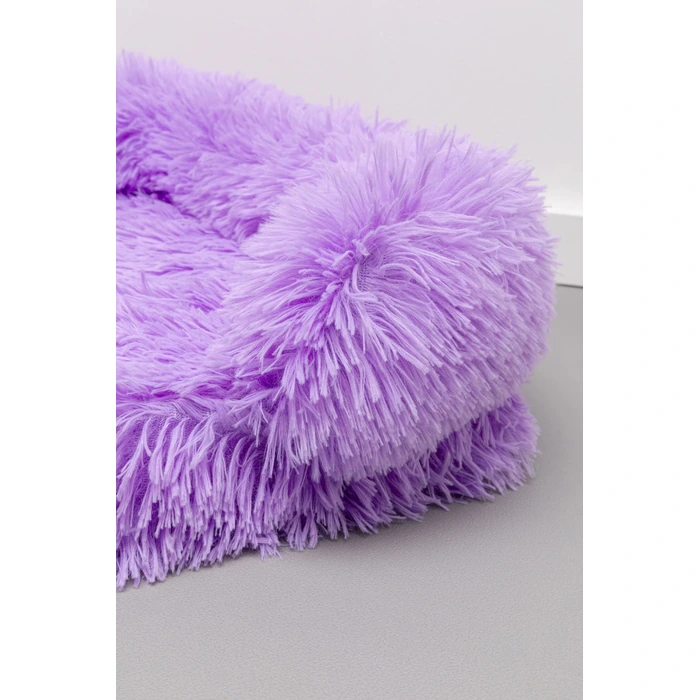 Hund- och kattbädd Fluffy lila, mått 13 x 50 x 40 cm, med fokus på material och ytstruktur