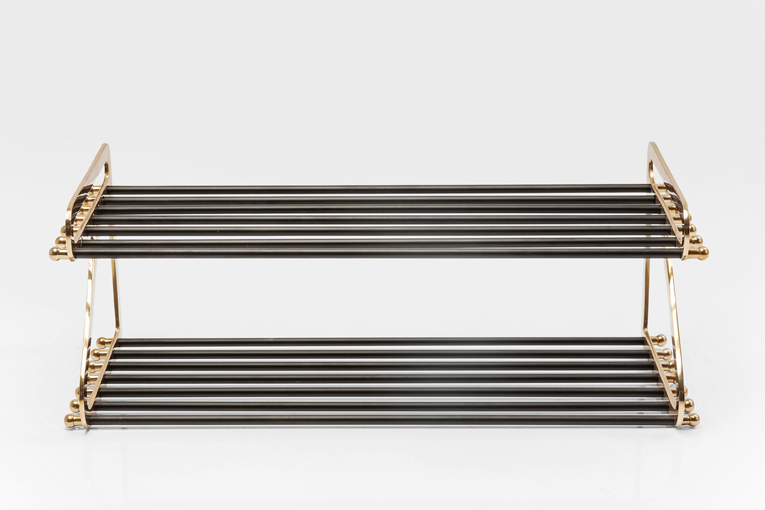 Elegant skoställ i mässing och svart