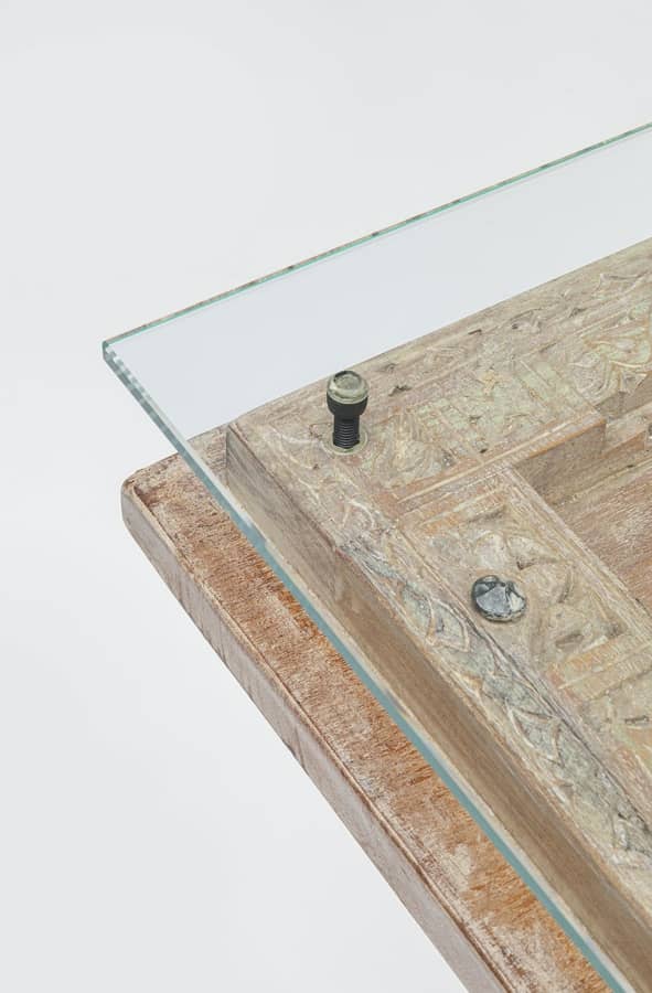 Konsolbordet har en fin mix av asiatisk antik stil och modern design
