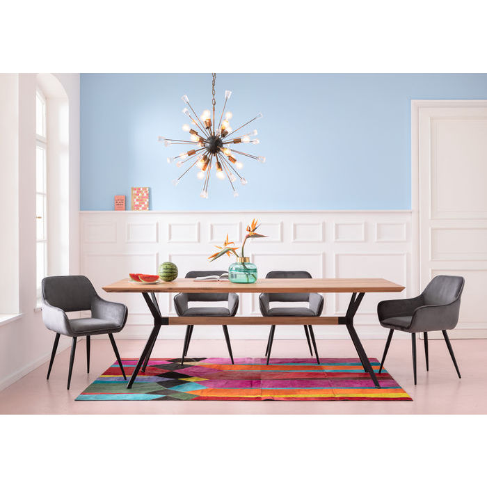 Moderna matrumsmöbler i trä, stål och klädda stolsitsar