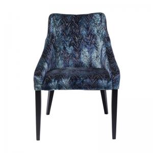 En elegant stol i modern empire stil med klädsel i skiftande blå nyanser