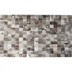 En stor och magnifik matta i läder med patchwork av läderbitar