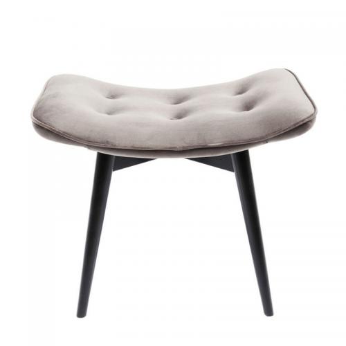 En nätt och stilfull fotpall med klädsel i grå sammet.