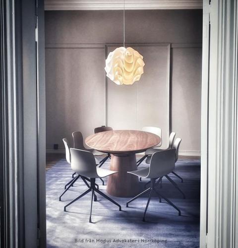 Bord Oval valnöt, utdragbart