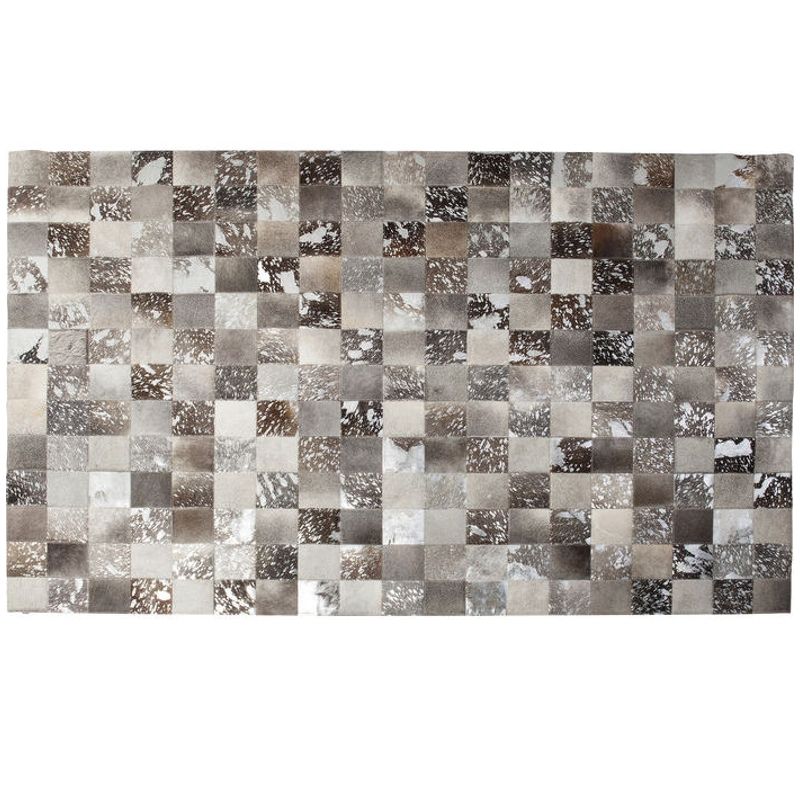 En stor lädermatta med ett patchwork av läder i olika struktur och färger