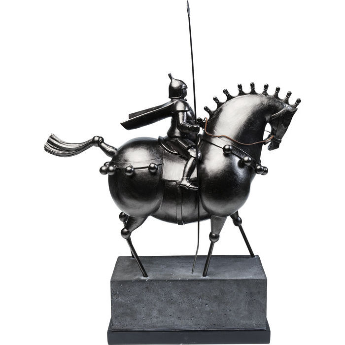 Pampig skulptur av den svarte riddaren. Höjd 71 cm