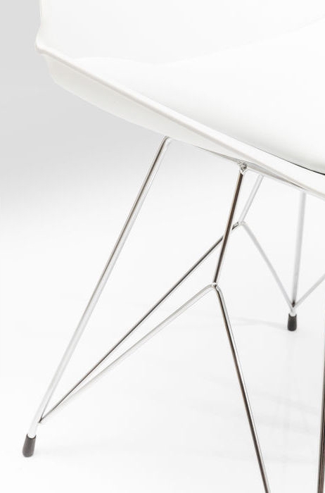 Modern matstol med kryssunderrede i kromat stål