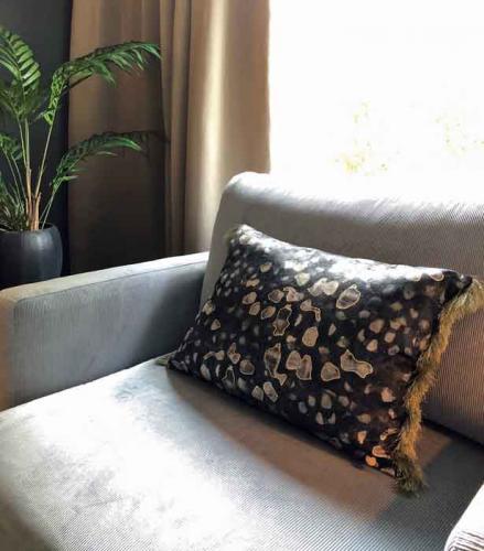 Kuddfodral Fringe Stone