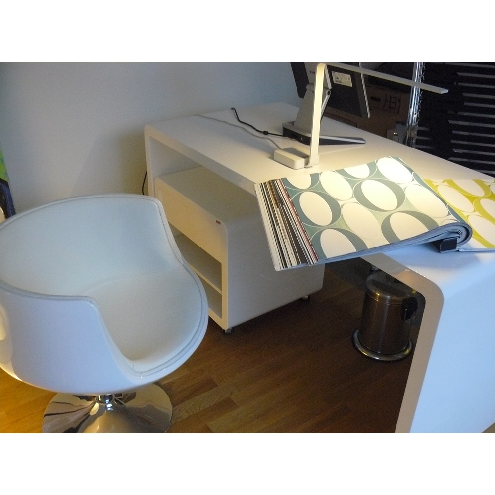 Skrivbord White Club 150 cm strömlinjeformat Skrivbord White Club 150 cm strömlinjeformat