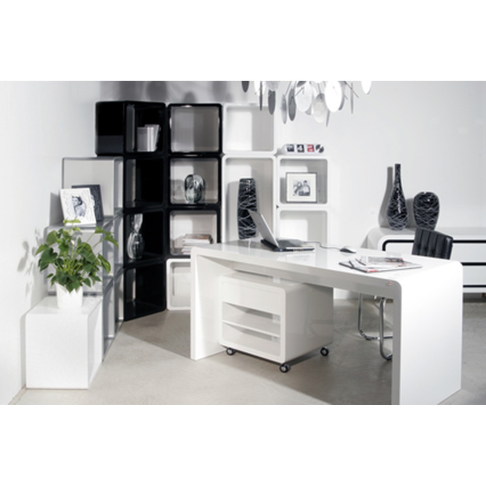 Skrivbord White Club 150 cm strömlinjeformat Skrivbord White Club 150 cm strömlinjeformat
