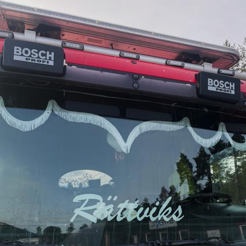 Kurvigframrutegardin Lastbil big drop Alcantara  Svart 6 cm Röd