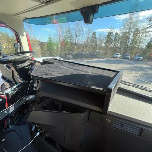 Centrerat bord Volvo FH4 Alcantara Svart