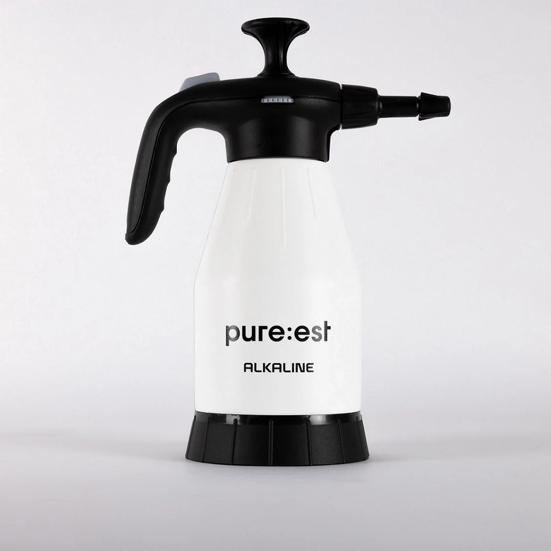 Tryckspruta för alkaliska medel