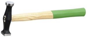 Krymphammare med ett kvadratiskt och ett plant slag. Skaft i trä med grön färg längst ut.