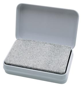 Salmiaksten i plåtask med tenn i, perfekt kombo för rengöring och tenning.