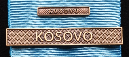 Bandspänne - KOSOVO - till stor medalj+miniatyrmedalj