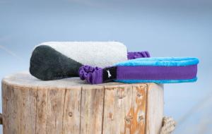 Joy of dog sport bungeecutie tug toy wool + squeaker lilac-turquoise *Förköp - få 10% rabatt