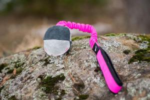Joy of dog sport teenytiny ball with bungee pink/black *Förköp - få 10% rabatt