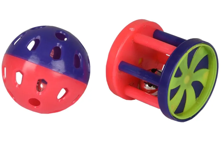 Färgglad kattleksak med bjällra i en boll