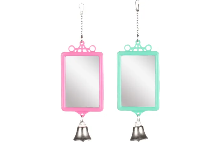 Fyrkantig spegel till parakiter eller mindre fåglar. Spegeln finns i färgerna blå och rosa. Den har också en klocka. Bra stimulering för fåglar.