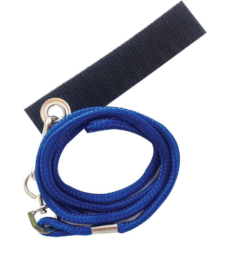 En lina som är blå till Flightsuit som passar till mellanstorlekarna. Den har ett fäste som fästes i selen och detta kopplet är väldigt säkert för att fågeln inte ska kunna flyga iväg. Man kan trä öglan över sin arm eller axel.